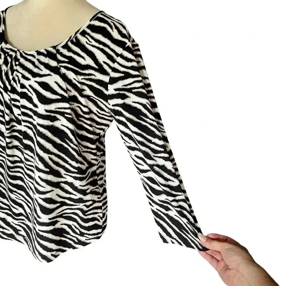 Chico’s Abstract Zebra Animal Print Metallic Threads Top Women Size L - Picture 5 of 7